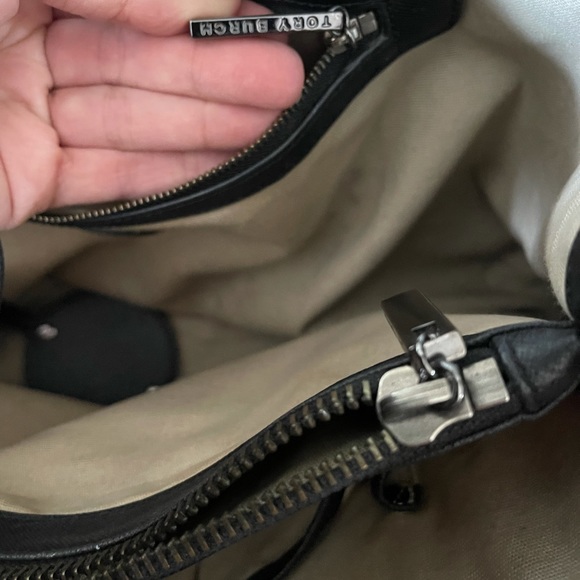 SOLD. Tory Burch Robinson Tote Bag. Large. GUC - Picture 10 of 14